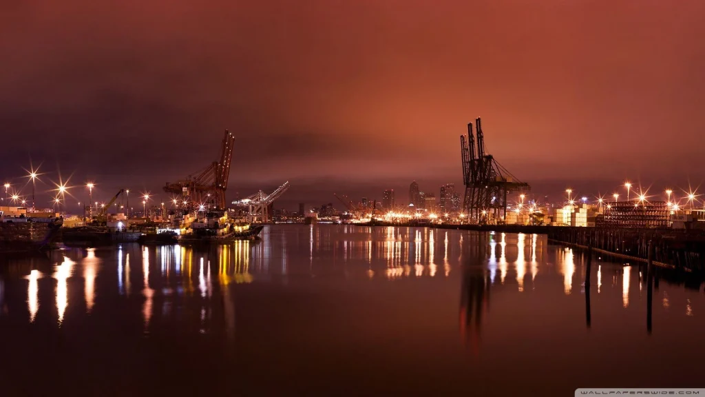 Контейнеровоз компании HAPCO International в порту, логистика из Ирана в Грузию и Россию